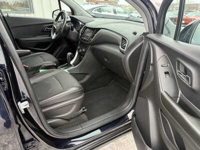 2021 Chevrolet Trax, $15495. Photo 11