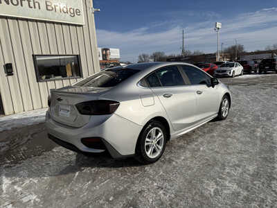 2017 Chevrolet Cruze, $8485. Photo 4