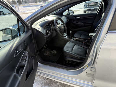 2017 Chevrolet Cruze, $8485. Photo 5