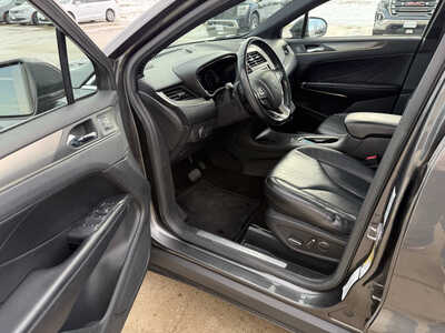 2017 Lincoln MKC, $15478. Photo 5