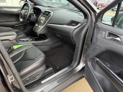 2017 Lincoln MKC, $15478. Photo 11