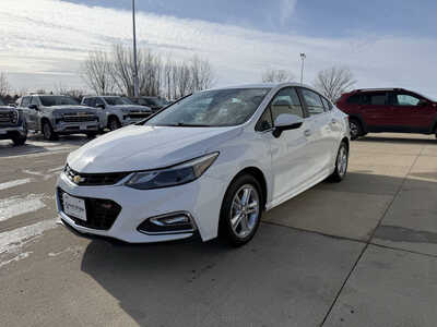 2017 Chevrolet Cruze, $10483. Photo 2