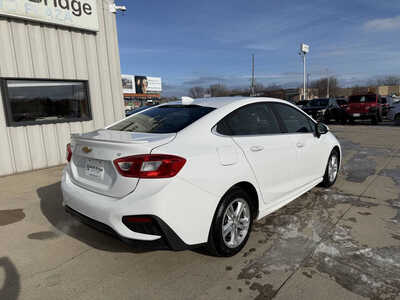 2017 Chevrolet Cruze, $10483. Photo 4