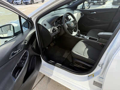 2017 Chevrolet Cruze, $10483. Photo 5