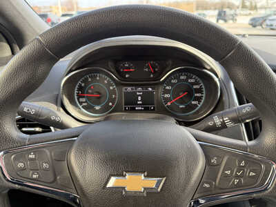 2017 Chevrolet Cruze, $10483. Photo 7