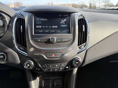 2017 Chevrolet Cruze, $10483. Photo 8