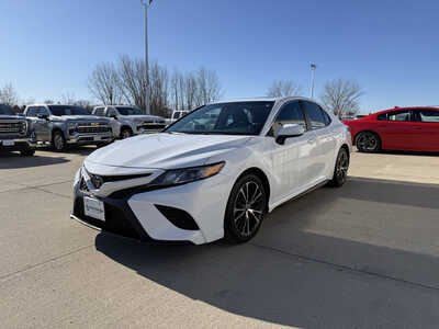 2018 Toyota Camry, $16479. Photo 2