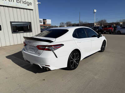 2018 Toyota Camry, $16479. Photo 4