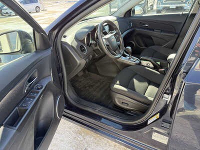 2015 Chevrolet Cruze, $6485. Photo 5