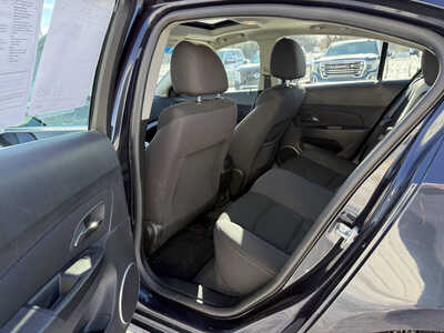 2015 Chevrolet Cruze, $6485. Photo 6