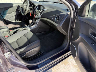 2015 Chevrolet Cruze, $6485. Photo 11