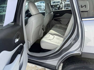 2022 Jeep Cherokee, $21415. Photo 6