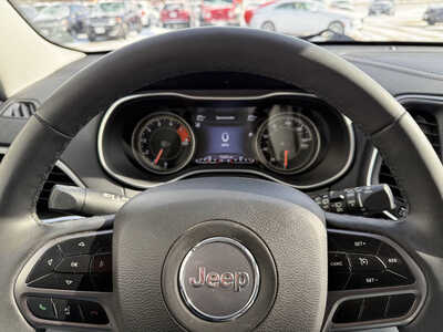 2022 Jeep Cherokee, $21415. Photo 7