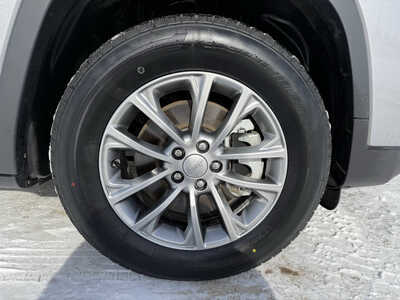 2022 Jeep Cherokee, $21415. Photo 10