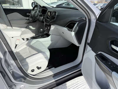 2022 Jeep Cherokee, $21415. Photo 11