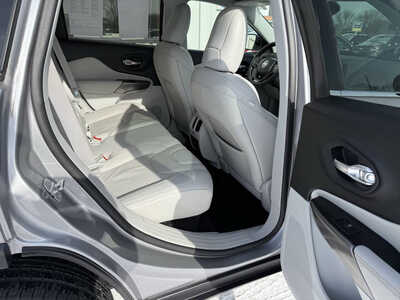 2022 Jeep Cherokee, $21415. Photo 12