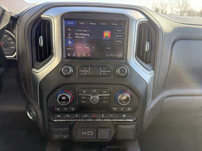 2020 Chevrolet 1500 Crew Cab, $28892. Photo 8
