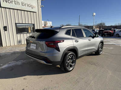 2025 Chevrolet Trax, $20850. Photo 4