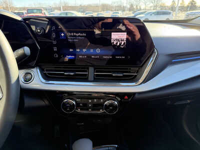 2025 Chevrolet Trax, $20850. Photo 8