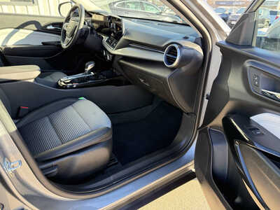 2025 Chevrolet Trax, $20850. Photo 11