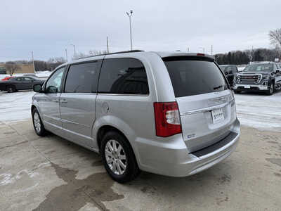 2011 Chrysler Town & Country, $6681. Photo 3