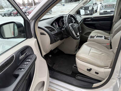 2011 Chrysler Town & Country, $6681. Photo 5