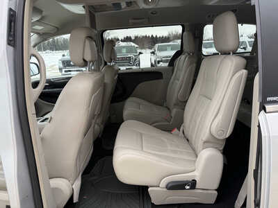 2011 Chrysler Town & Country, $6681. Photo 6