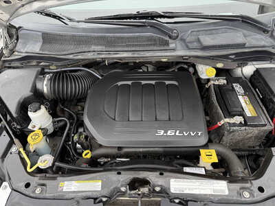 2011 Chrysler Town & Country, $6681. Photo 10