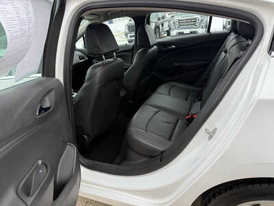 2017 Chevrolet Cruze, $11860. Photo 6