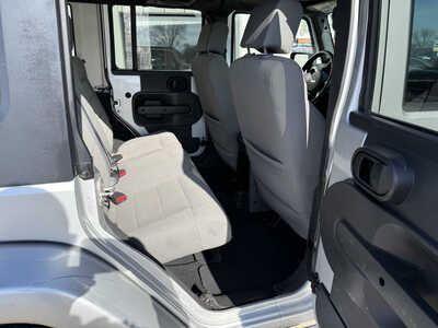 2008 Jeep Wrangler Unlimited, $8451. Photo 12