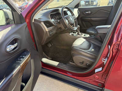 2014 Jeep Cherokee, $9588. Photo 5