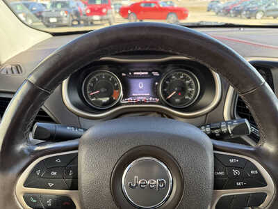 2014 Jeep Cherokee, $9588. Photo 7