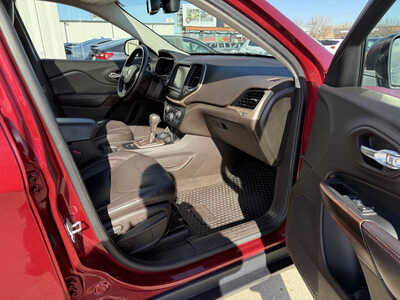 2014 Jeep Cherokee, $9588. Photo 11