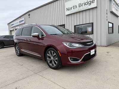 2017 Chrysler Pacifica, $16495. Photo 1
