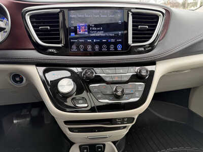 2017 Chrysler Pacifica, $16495. Photo 9