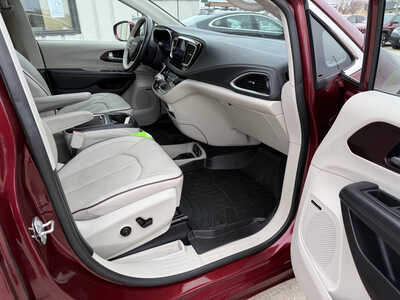 2017 Chrysler Pacifica, $16495. Photo 12