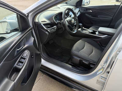 2017 Chevrolet Volt, $10878. Photo 5