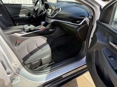 2017 Chevrolet Volt, $10878. Photo 11