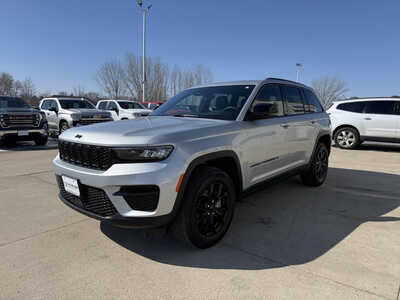 2025 Jeep Grand Cherokee, $34992. Photo 2
