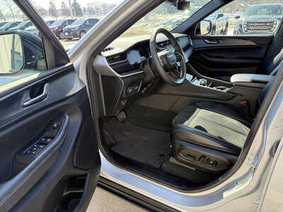 2025 Jeep Grand Cherokee, $34992. Photo 5