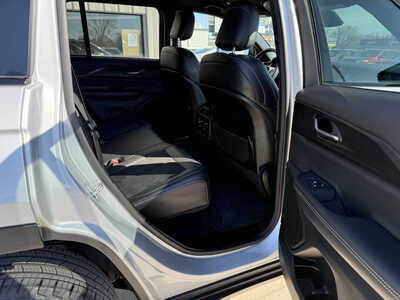 2025 Jeep Grand Cherokee, $34992. Photo 12