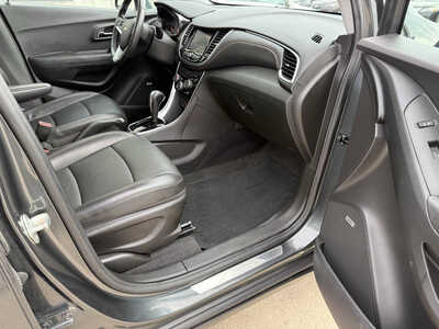 2020 Chevrolet Trax, $16491. Photo 11