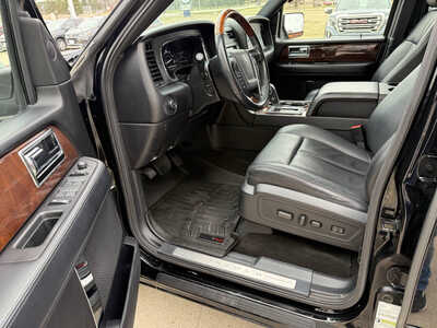 2016 Lincoln Navigator, $11460. Photo 5