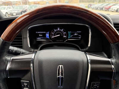 2016 Lincoln Navigator, $11460. Photo 8
