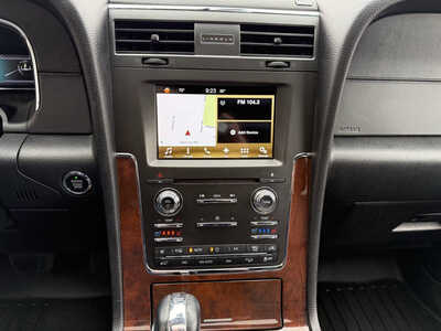 2016 Lincoln Navigator, $11460. Photo 9