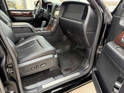 2016 Lincoln Navigator, $11460. Photo 12