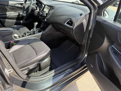 2017 Chevrolet Cruze, $11416. Photo 11