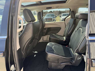 2021 Chrysler Pacifica, $26456. Photo 6