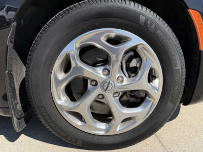 2021 Chrysler Pacifica, $26456. Photo 11