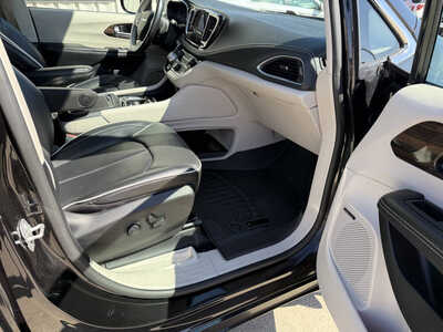 2021 Chrysler Pacifica, $26456. Photo 12